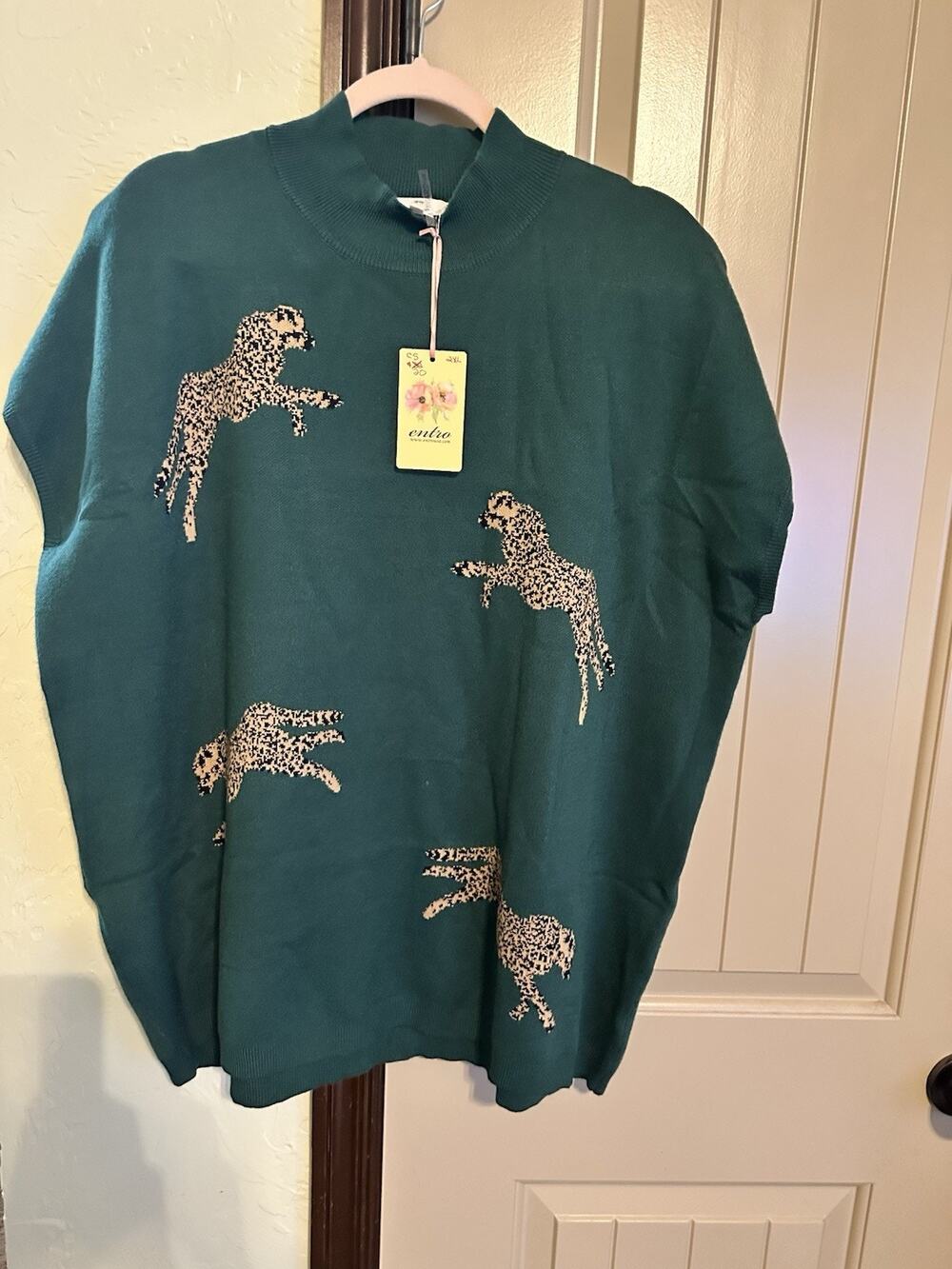 New Entro Boutique Brand Sweater Size 2X Dark Green Leopard